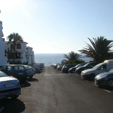 Coastside Apartment, Amarilla Bay طوستا ديل سيلونثيو