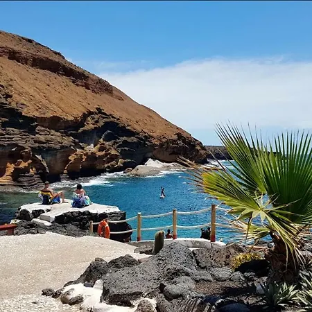 Coastside Apartment, Amarilla Bay * طوستا ديل سيلونثيو
